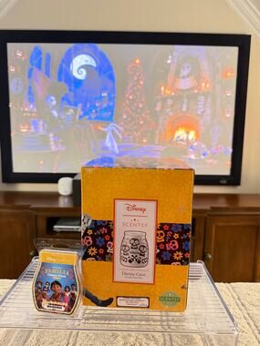 Disney Pixar Coco Scentsy Wax Warmer + Familia Comes First Wax Bar NEW